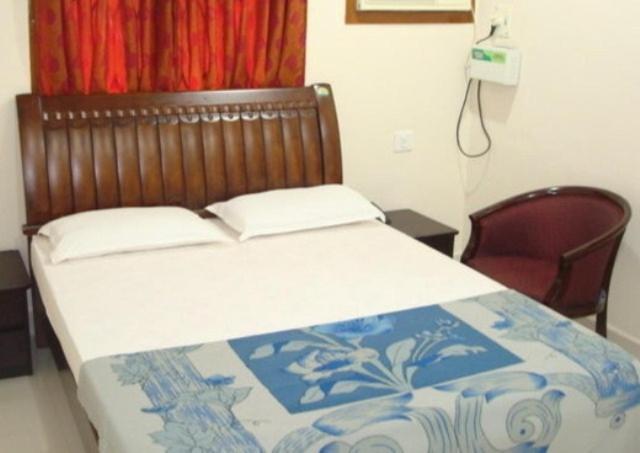 Lloyds Guest House, North Boag Road, T. Nagar Chennai Exteriör bild