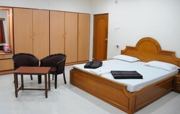 Lloyds Guest House, North Boag Road, T. Nagar Chennai Exteriör bild