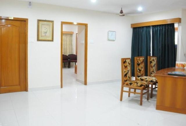 Lloyds Guest House, North Boag Road, T. Nagar Chennai Exteriör bild