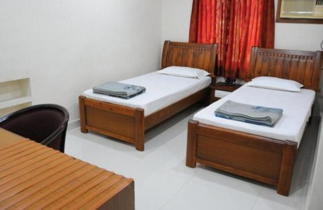 Lloyds Guest House, North Boag Road, T. Nagar Chennai Exteriör bild
